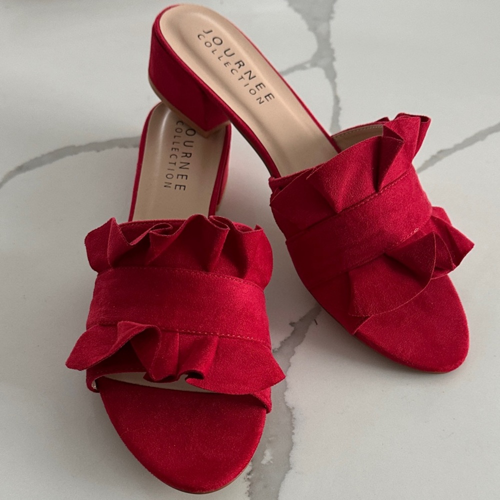 Journee Collection Red Ruffle low heels size 11 new